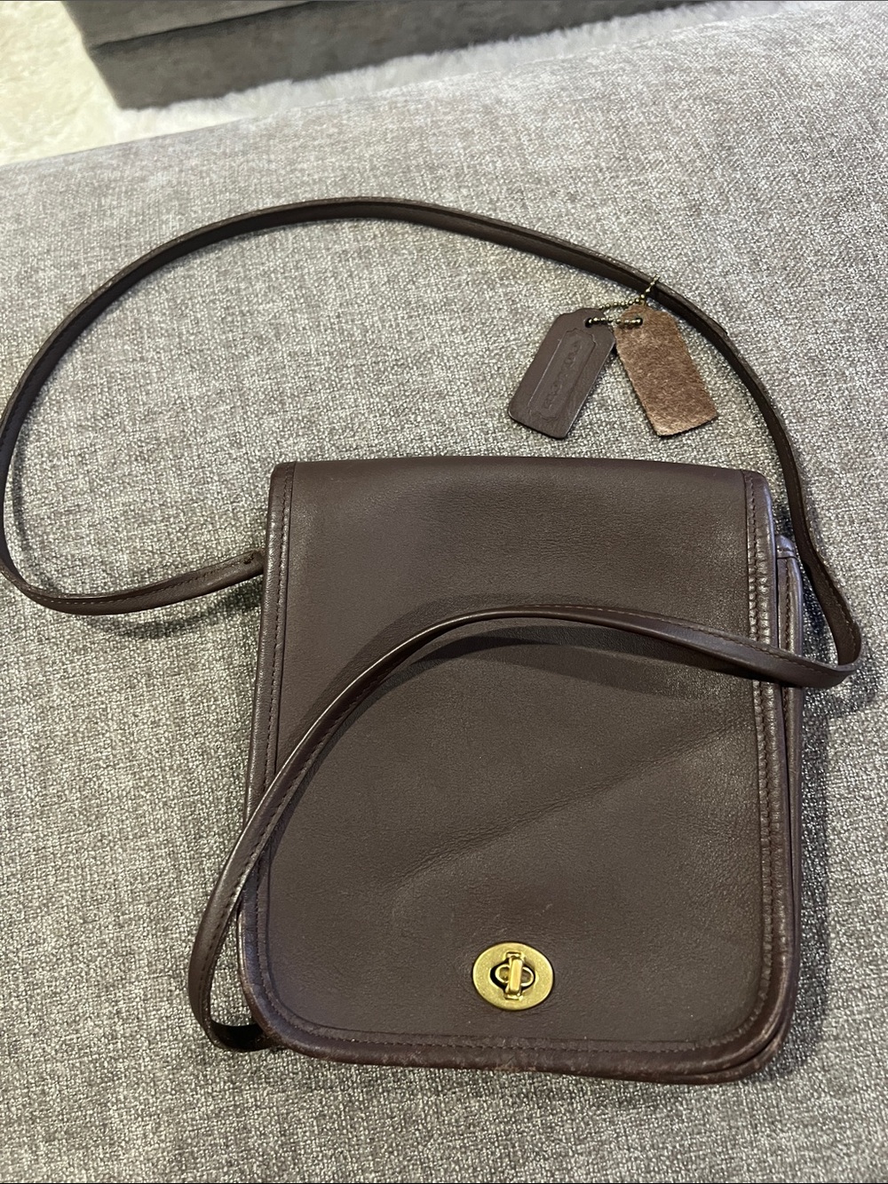 Women’s Brown Leather Crossbody Coach Vintage Bag with Turn-Lock Closure